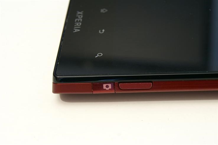 Sony Xperia Ion (9).jpg